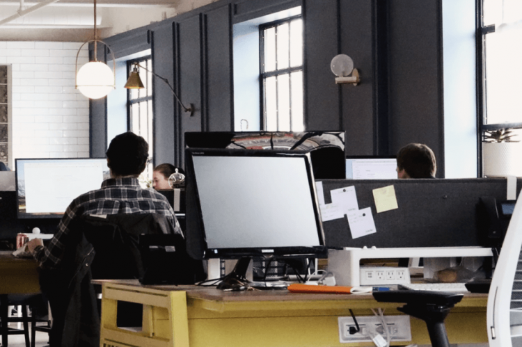 La salud física y mental en el trabajo: un equilibrio necesario en el entorno laboral